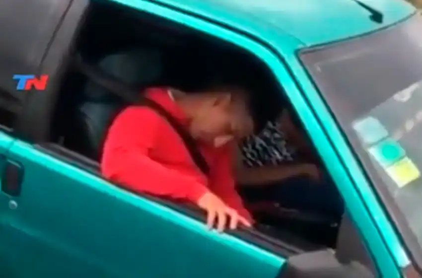 Video: desafectaron a los dos policías que circulaban borrachos por la ruta 11