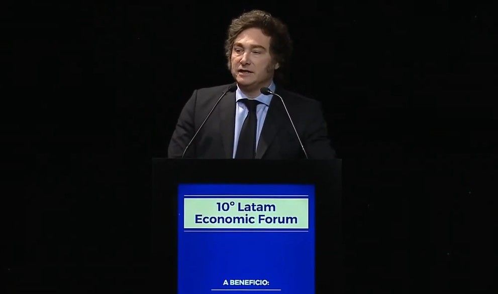 "Vamos a terminar echando a 75.000 personas, llevamos 25.000”, amenazó el Presidente.