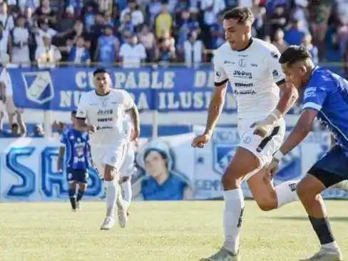 El Expreso se quedó con el primer
duelo ante el millonario