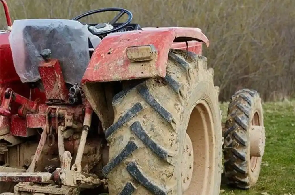 Esperanza: lo pasó por encima un tractor y sufrió múltiples fracturas