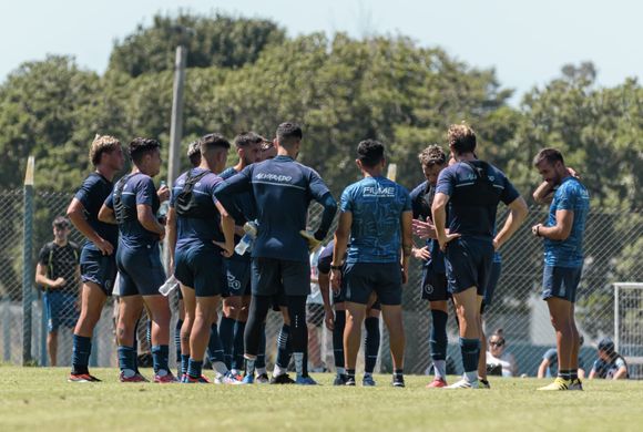 Alvarado viajó a La Plata para sumar más amistosos