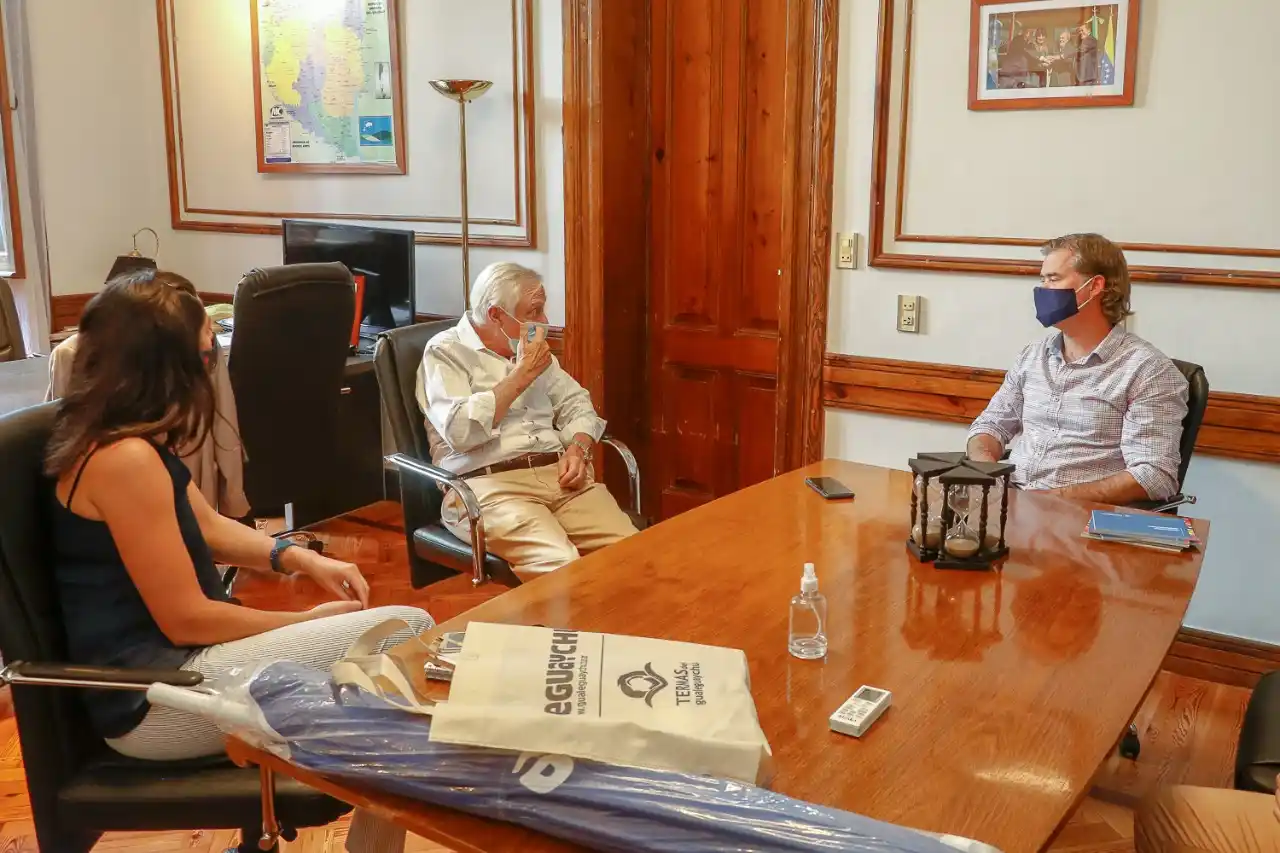 El intendente Piaggio entregó las llaves del Hotel Embajador