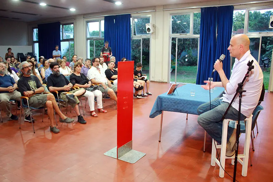 Andersen presentó su libro “Ficciones de la real”