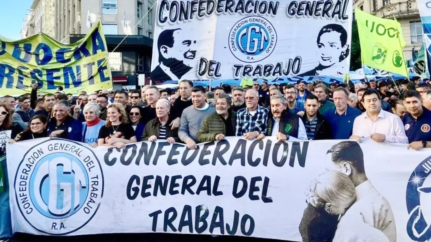 Sindicatos y movimientos sociales marchan contra el endeudamiento de las familias y reclaman respuestas al Gobierno