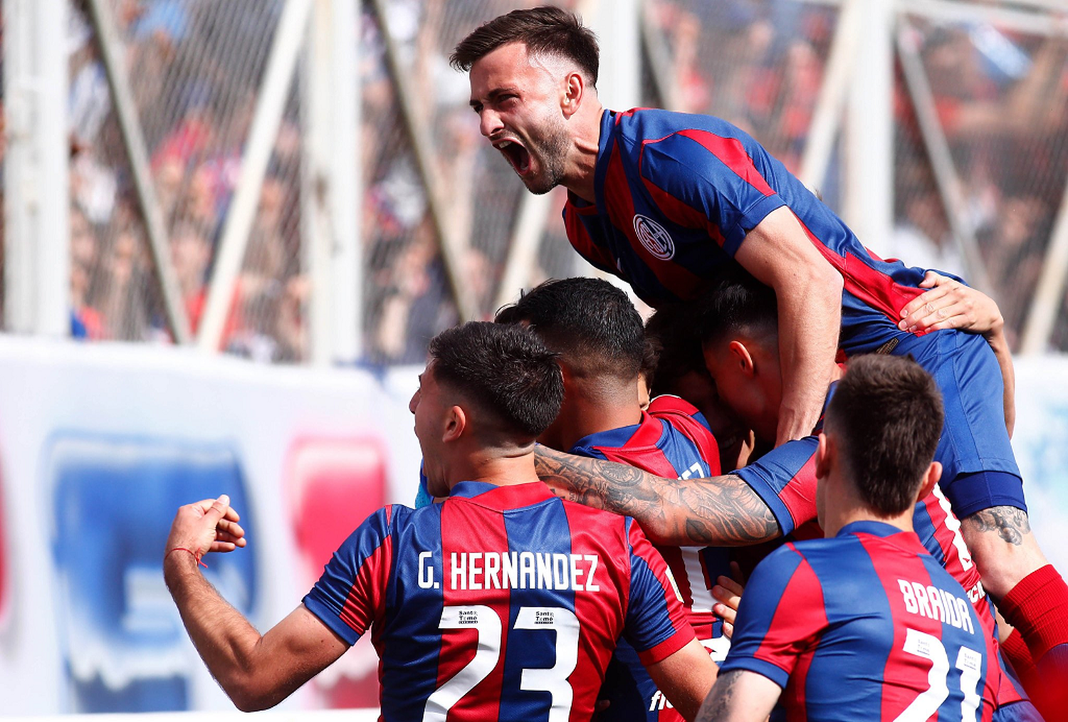 San Lorenzo, dueño del clásico: le ganó a Huracán y lo alejó de la pelea