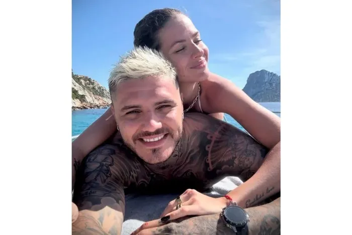 En medio de una escapada romántica a Ibiza. Crédito: @mauroicardi