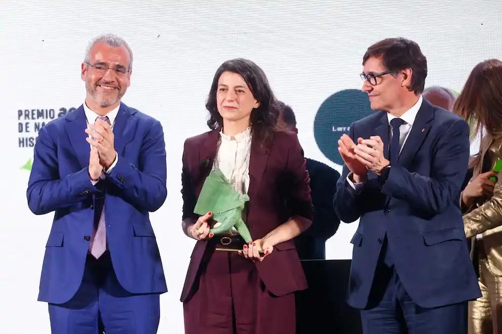 La escritora argentina Samantha Schweblin ganó el Premio Aena de Narrativa y un millón de euros del galardón por ‘El buen mal’