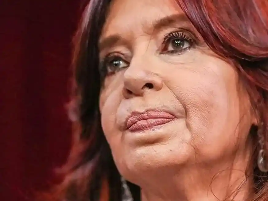 Cristina Kirchner cumple su condena por la causa Vialidad en su domicilio de calle San José.