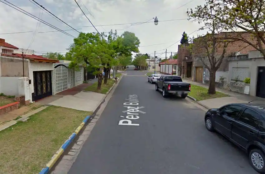 Entraron a su casa, lo ataron a una silla y le robaron 20 mil pesos y 7 mil dólares