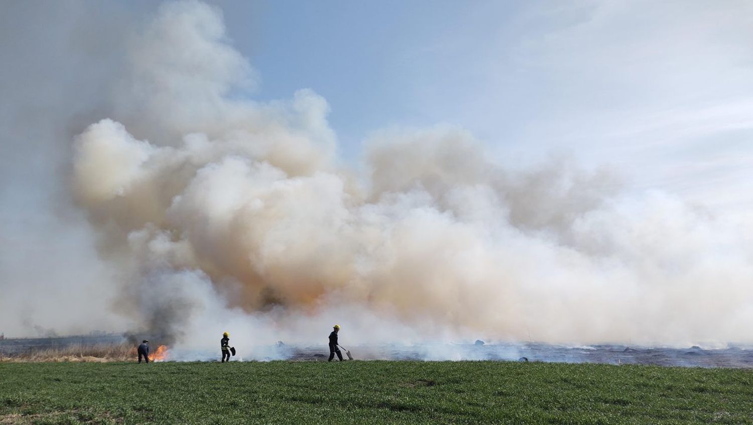 Bomberos enfrentó otra jornada con incendios en Venado y zona de Murphy