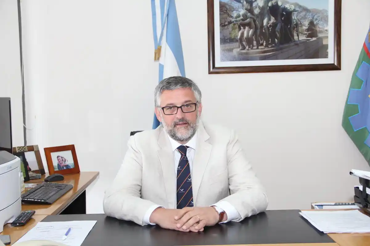 Villegas culpó a los gremios docentes bonaerenses de "ajustar la educación"