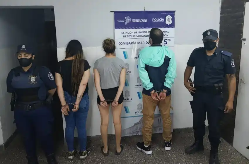 Viajaban en un remis con cocaína y más de 300 mil pesos