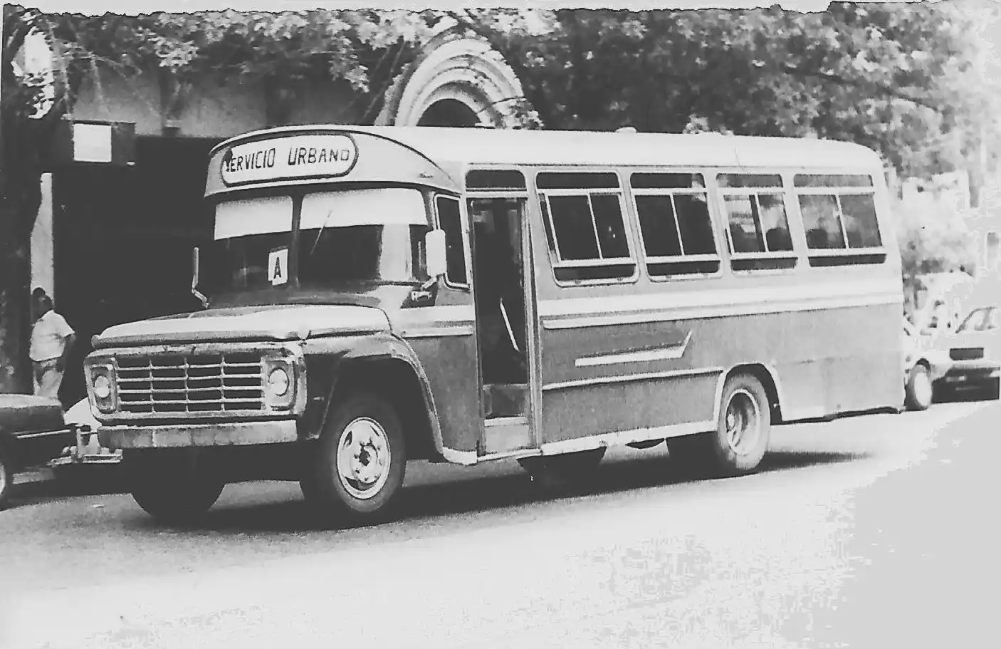 Los traslados en ómnibus al cementerio fueron una preocupación en 1971 (Archivo Gráfico y Museo Histórico).
