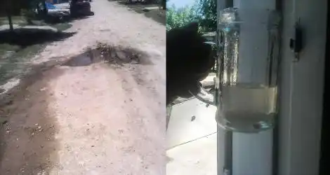 Caño roto y agua corriente sucia