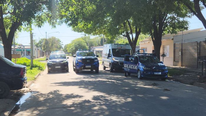 patrullero policial policía rafaela barrio barranquitas ambulancia sies 107 abele marini barranquita apuñalado herido arma blanca movil policial - 3