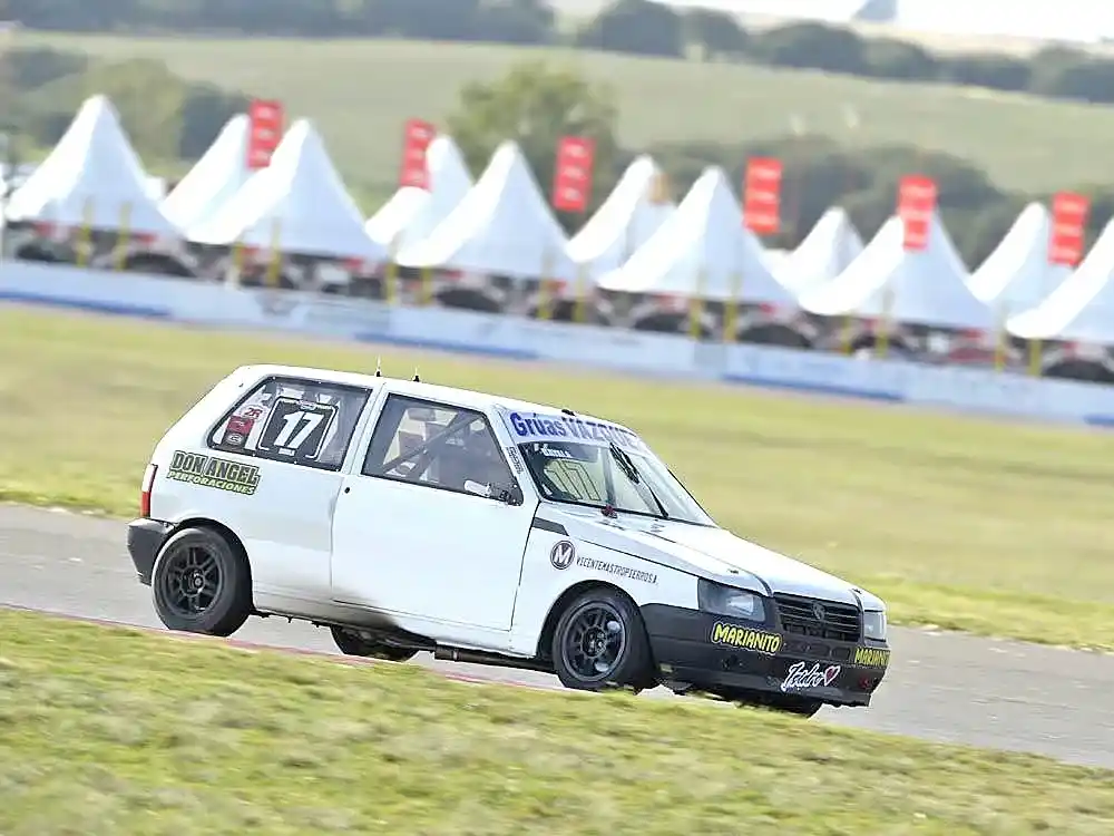 Bayala dio pelea en la primera serie.