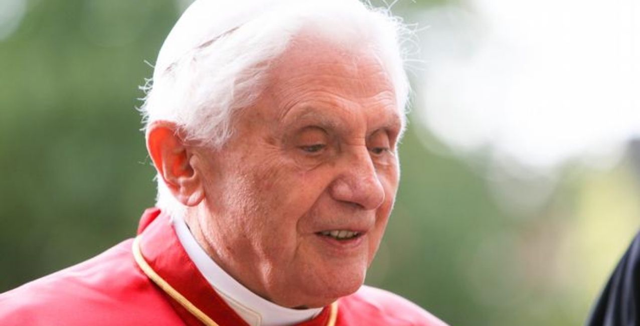 Papa emérito Benedicto XVI pide perdón por abusos y errores del clero