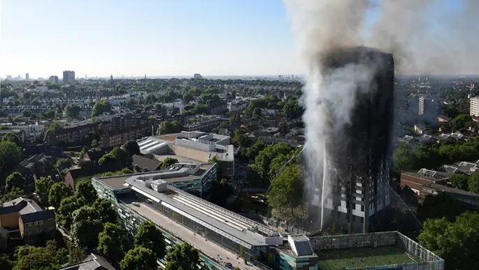 Aumentaron a 12 los muertos por un incendio en una torre residencial en Londres