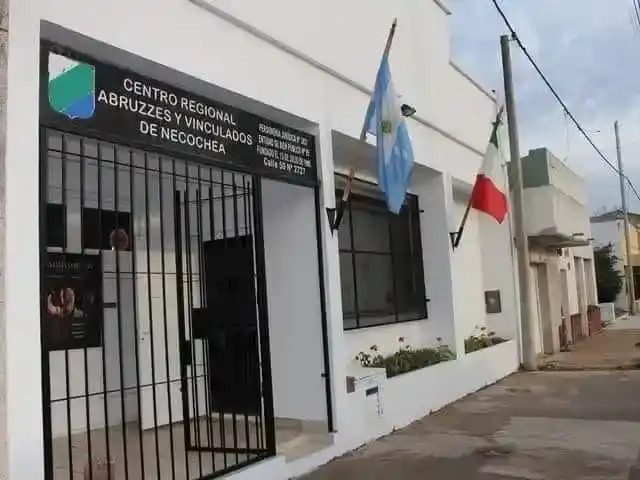Cambio de figuritas en la sede del Centro Abruzzese