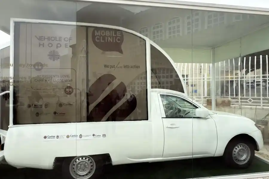 Papamóvil en Israel