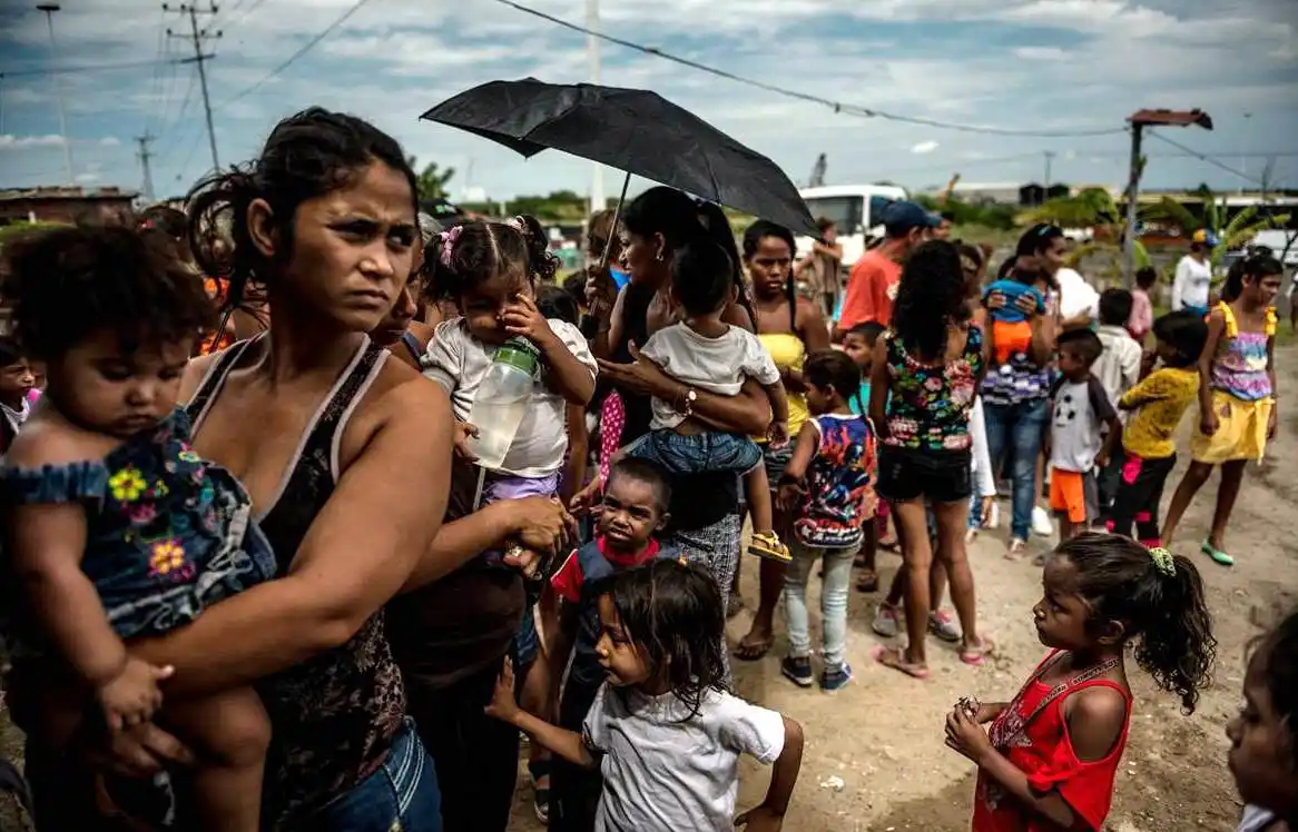 Estudiantes de Venezuela obligados a abandonar su país