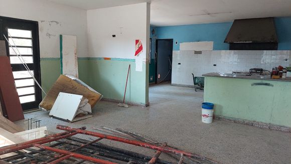 CEC 801: cancelaron el contrato de la constructora y se demora la obra