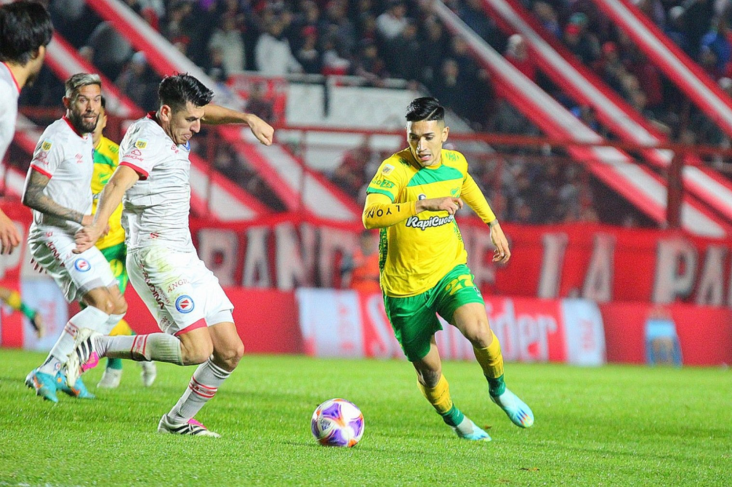 Argentinos Juniors venció a Defensa y Justicia