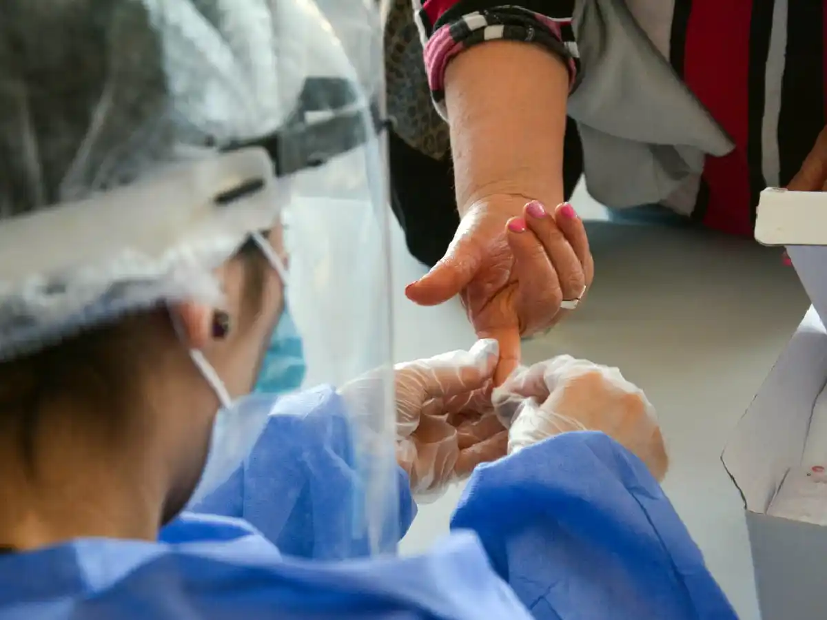 Reportaron 9.196 nuevos casos y 113 muertos por coronavirus en todo el país