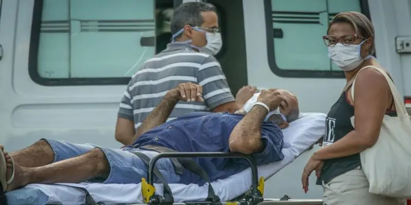 COVID-19 desborda a Latinoamérica y colapsa sus frágiles sistemas de salud