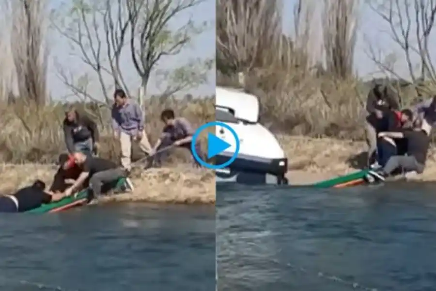 VIDEO | Se cayó a un canal con su camión y los vecinos lo salvaron de morir ahogado