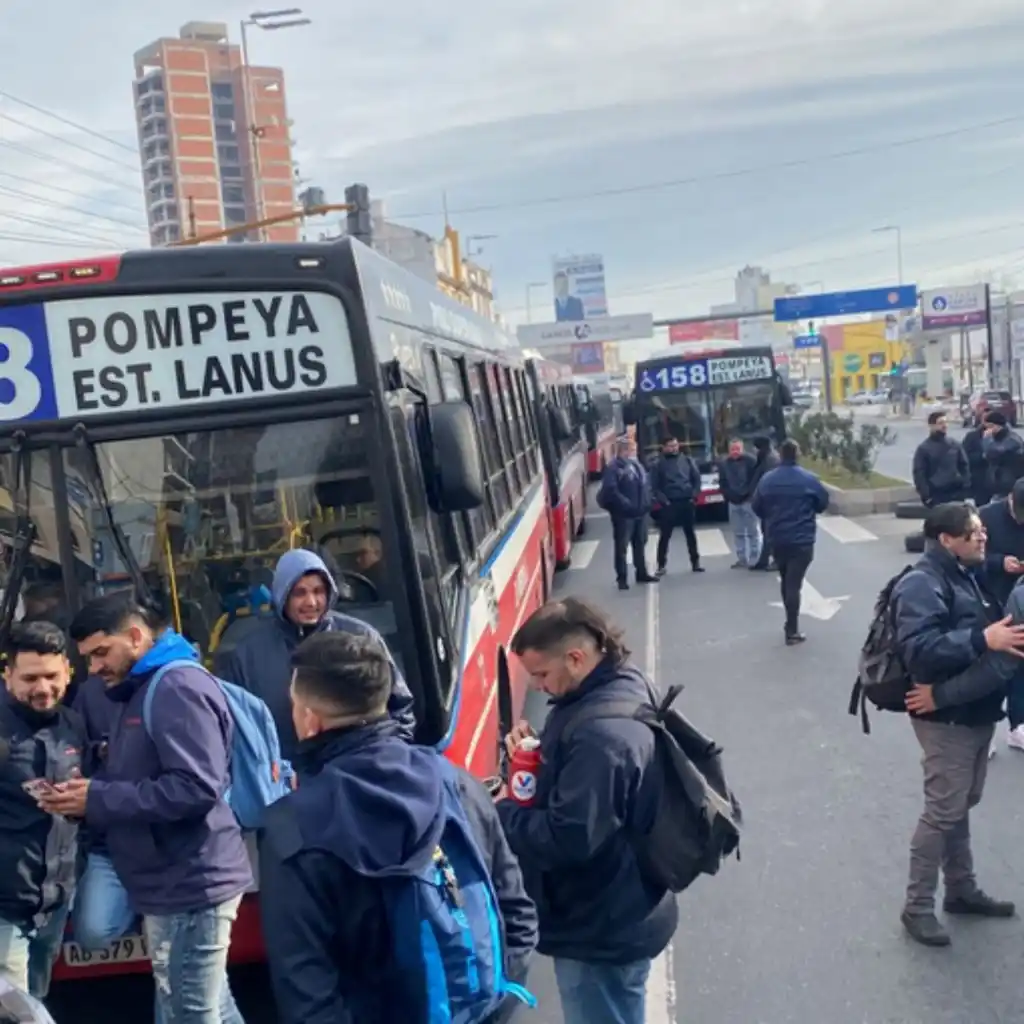 Lanús: Balearon a un chofer y varias líneas de colectivos realizaron un paro