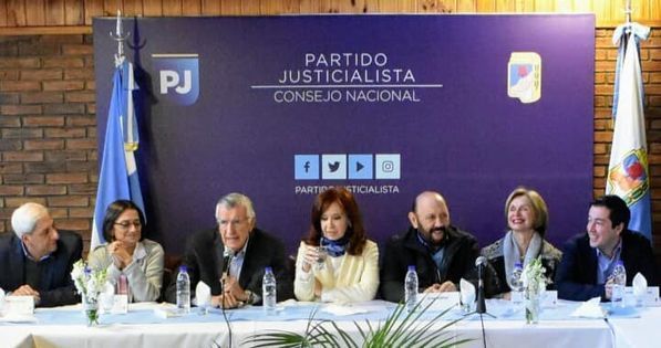 Insfrán le pidió a Cristina Kirchner que
se haga cargo de la presidencia del PJ
