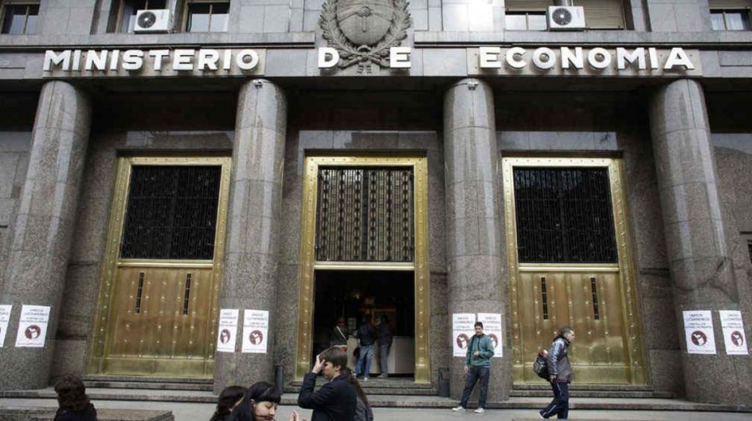 Prevén un déficit del nueve por ciento del PIB debido al aumento del gasto
