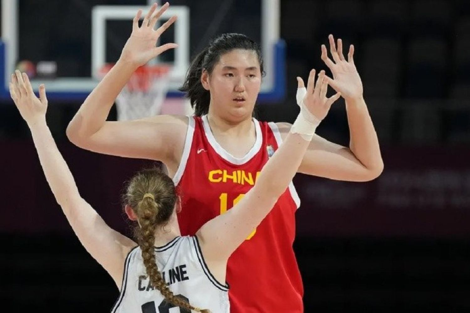 "La nueva Yao Ming": una adolescente impacta por su altura en el básquet de China y entró en el radar de EE.UU.