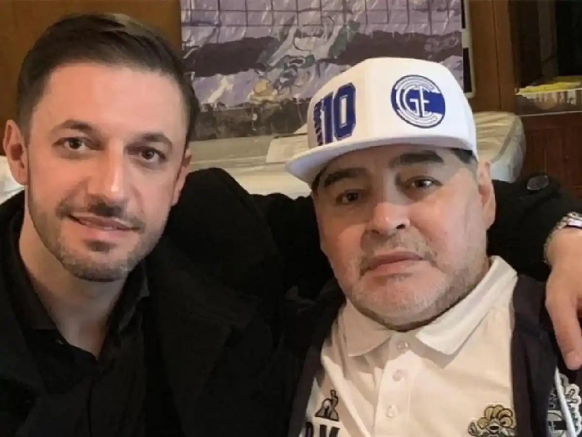 Maradona desconfiaba de su entorno y sospechaba que le robaban
