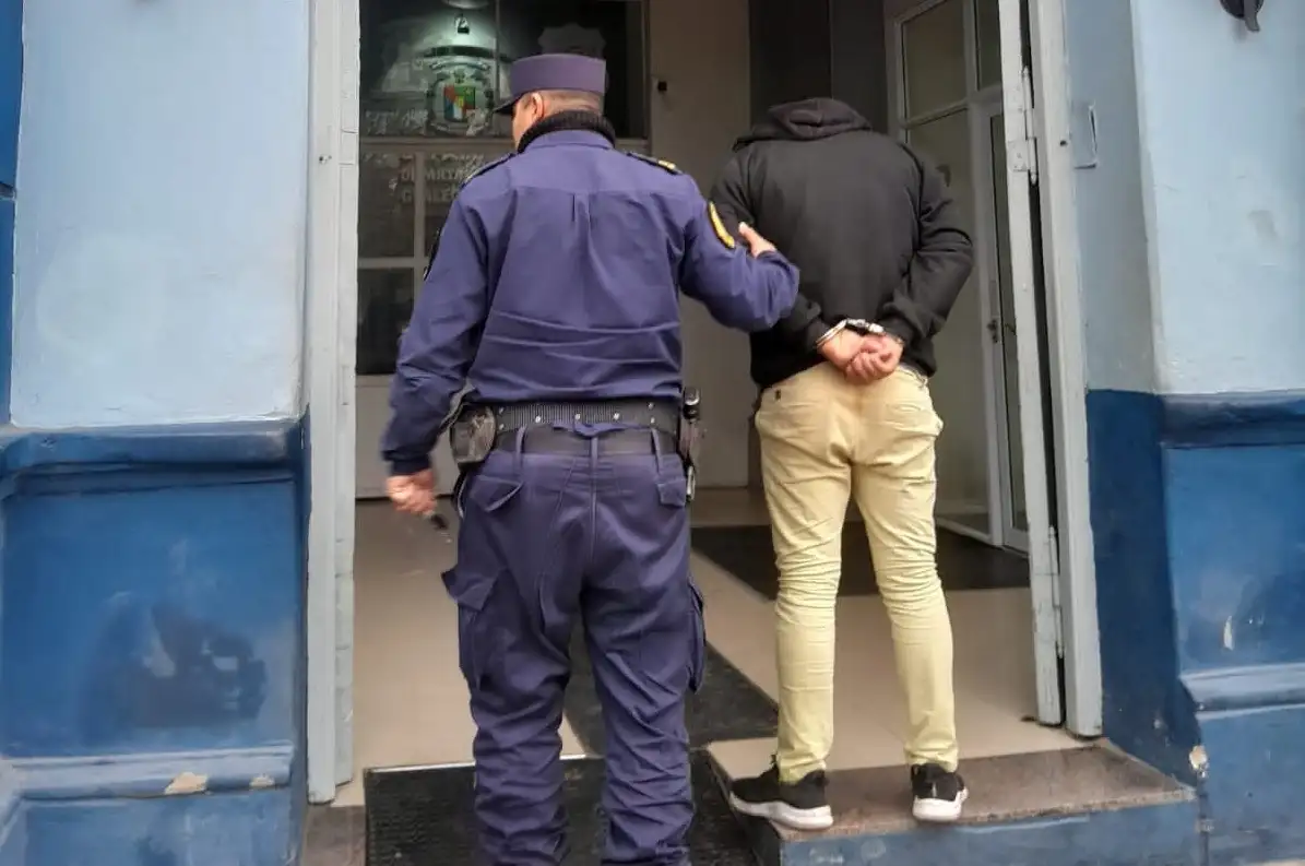El estafador, implicado en otro hecho: tras liberarlo el mismo día que lo capturaron, ahora ordenaron detenerlo otra vez