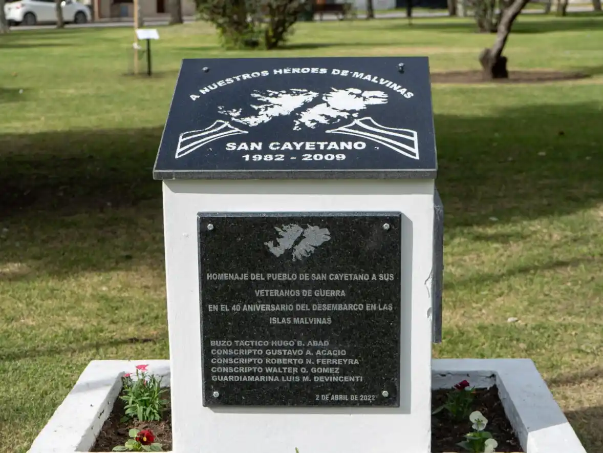 Monumento. A los caídos en San Cayetano