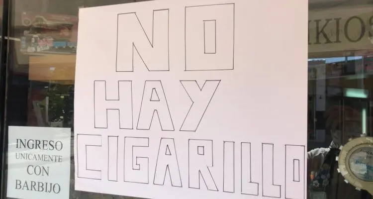 Cigarrillos en cuarentena: desabastecimiento, largas colas y precios por las nubes
