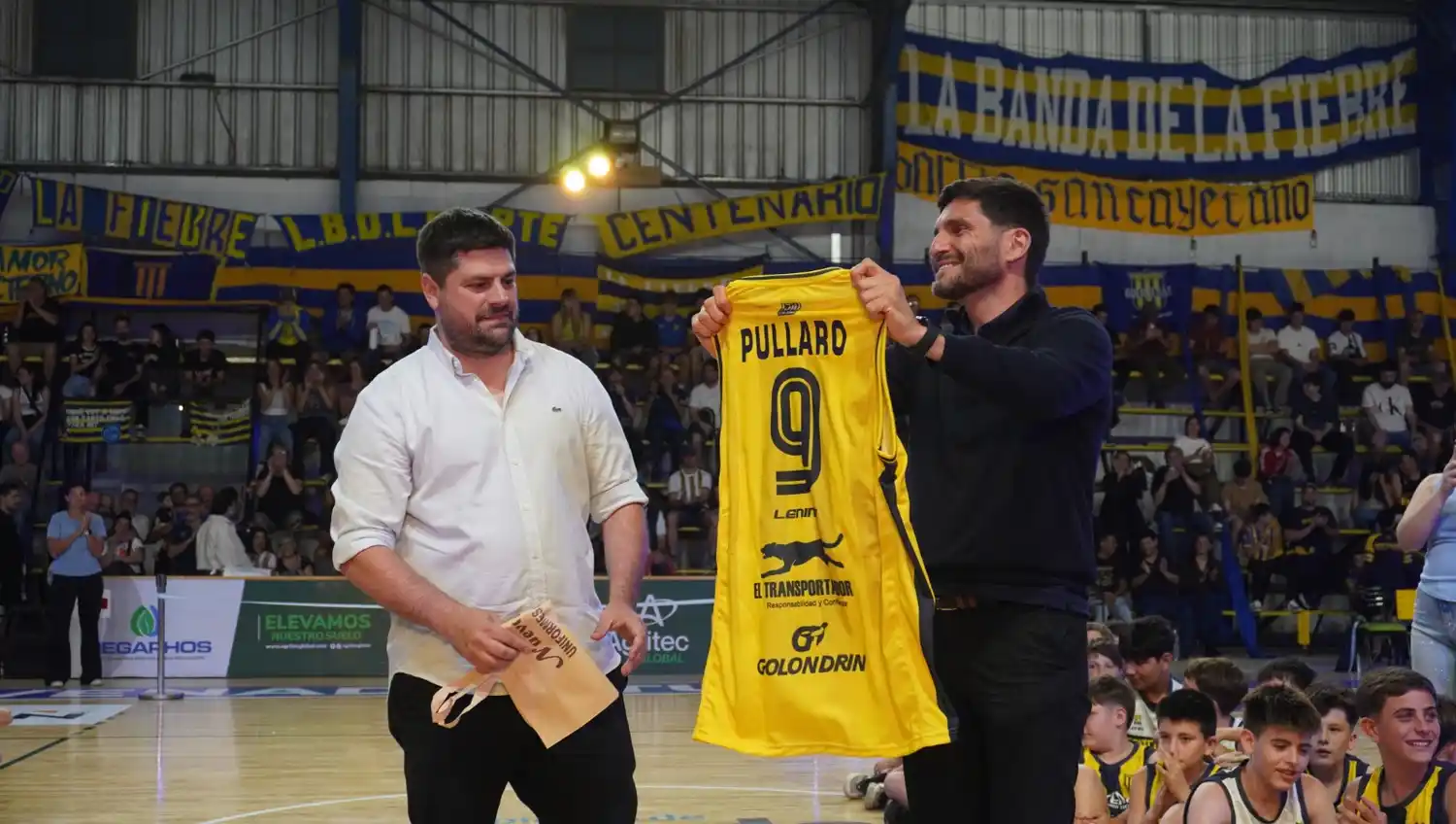 El gobernador fue parte de una muy emotiva noche y destacó el trabajo mancomunado del club y el gobierno local y provincial con fondos para obras. Foto: Prensa Centenario.