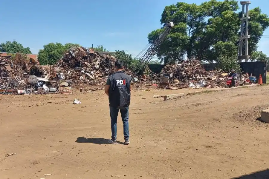 Tras varias denuncias, detuvieron a un chatarrero con elementos y cables robados