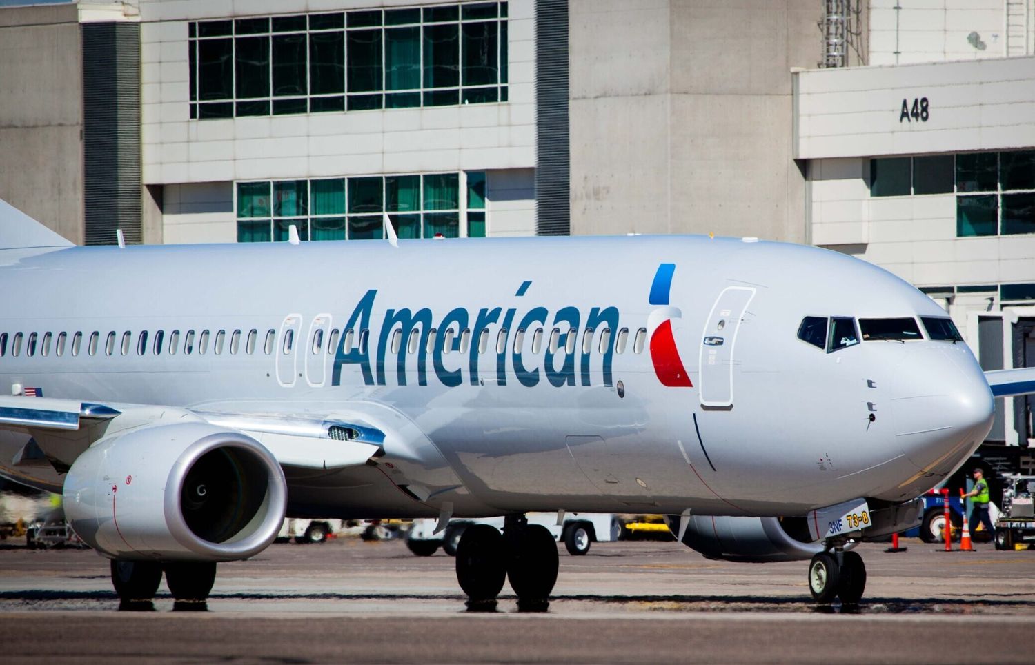 Pilotos de American Airlines aprueban nuevo acuerdo colectivo con incremento inmediato del 21% en promedio