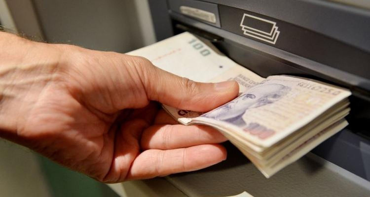 En tiempo y forma, depositaron el sueldo de los municipales