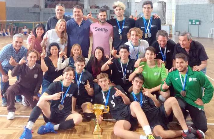 Richards se colgó la dorada en en el voley de los Juegos Evita