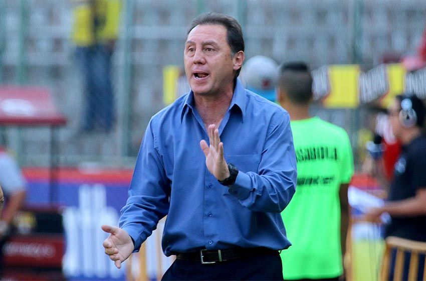 Aguinaga: «No es de extrañarse que no le vaya bien a Argentina»