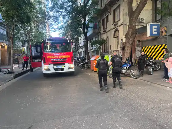 Preocupación por un incendio en un edificio de Paraguay al 100