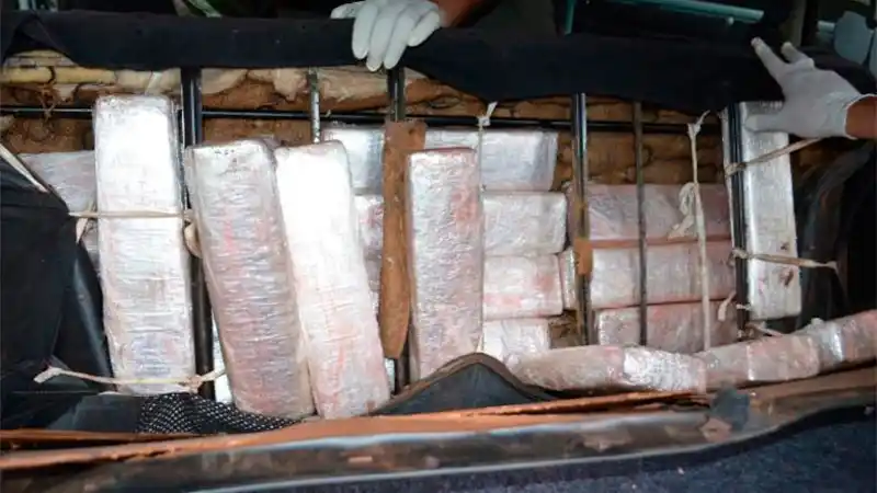 Secuestraron más de 70  kilos de marihuana que iban ocultos en un auto