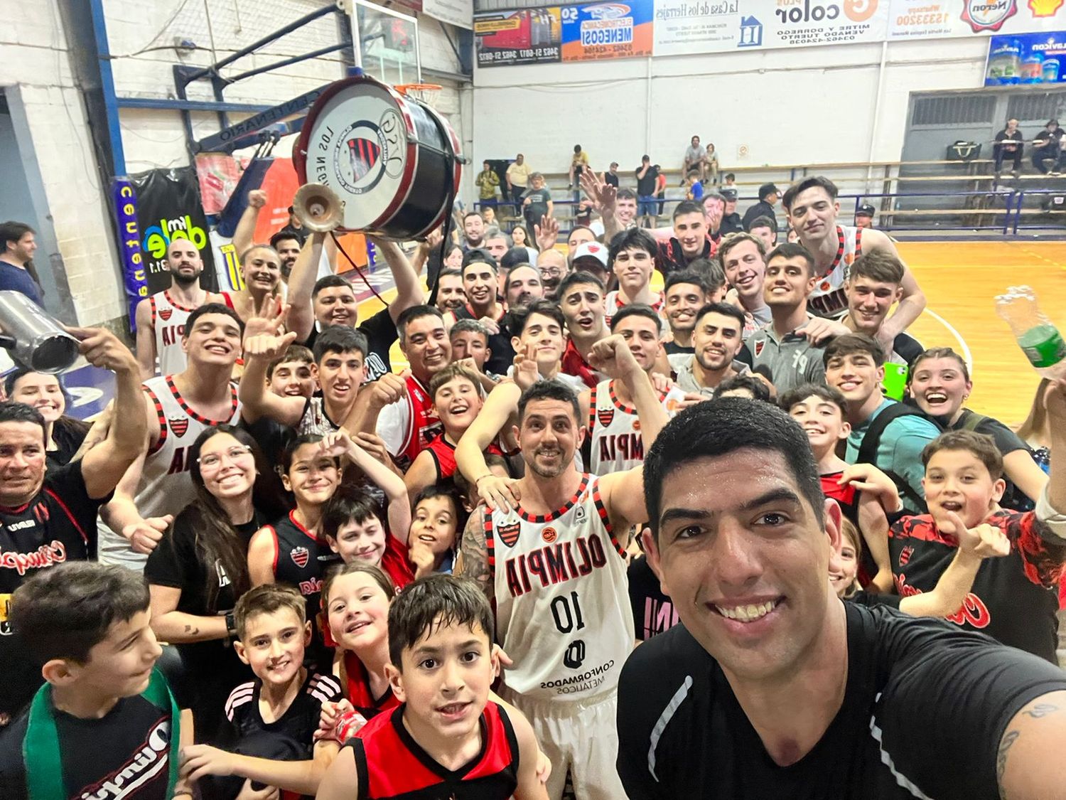 La selfie de la victoria. Olimpia se quedó con los dos clásicos por el Pre-Federal.