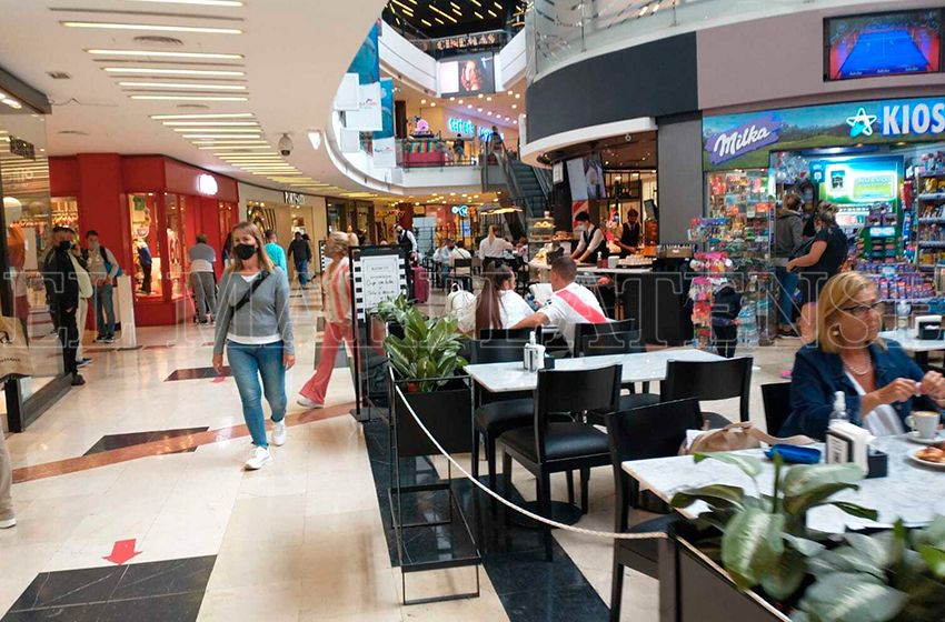 Continúan los “Conciertos en el Patio” del Shopping Los Gallegos