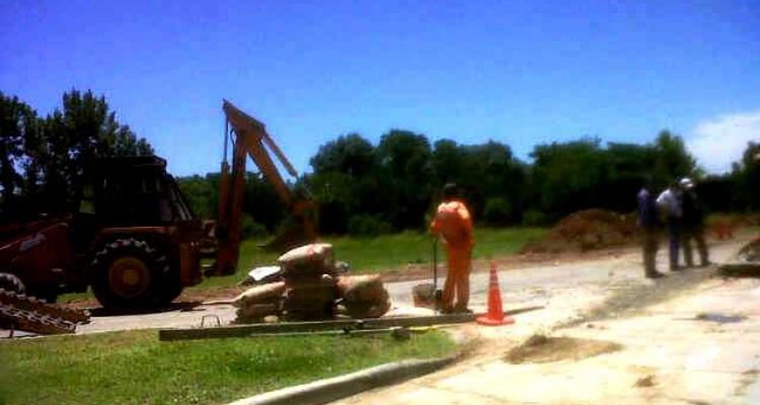 Continúan los arreglos en el acceso a la ciudad