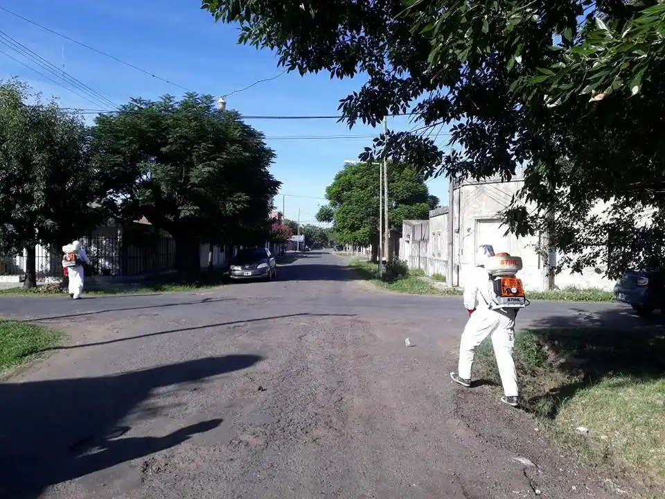 Dengue: En San Pedro fumigaron la zona donde vive el niño afectado